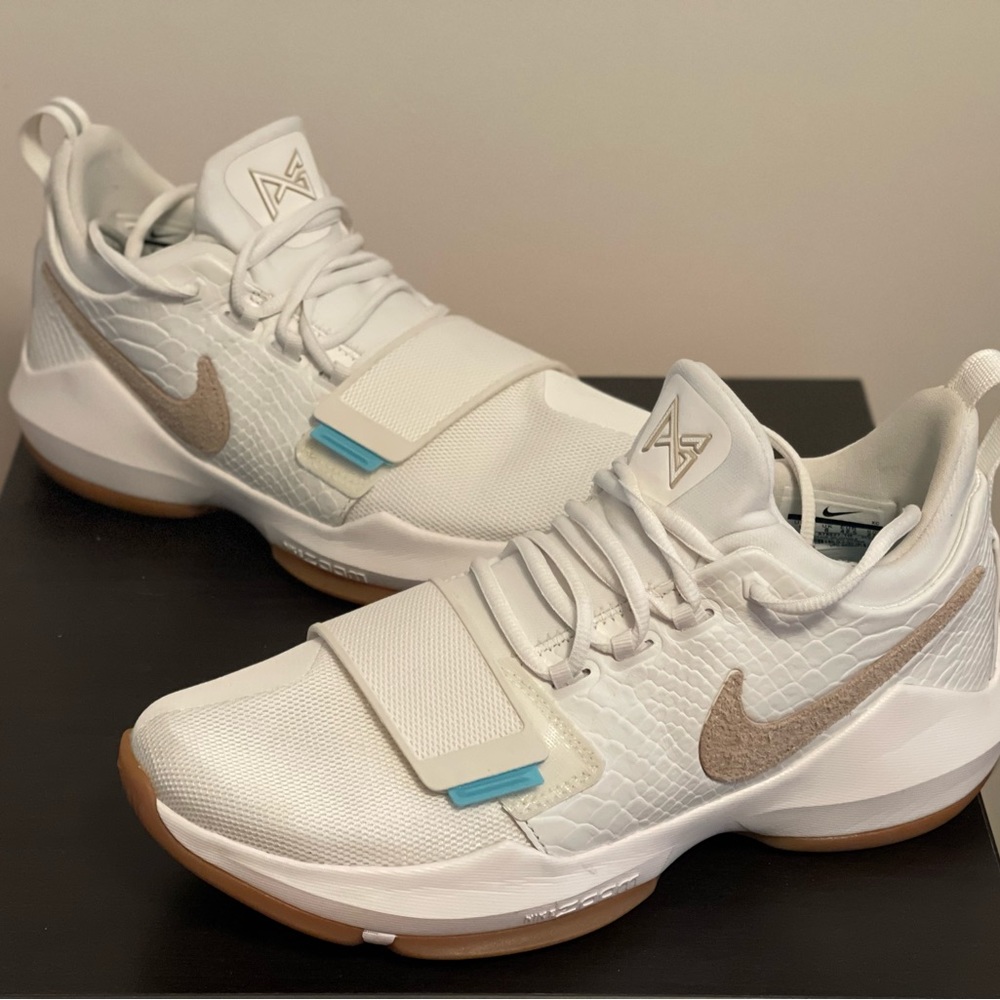 Nike basketball Paul Geroge size 9 worn once